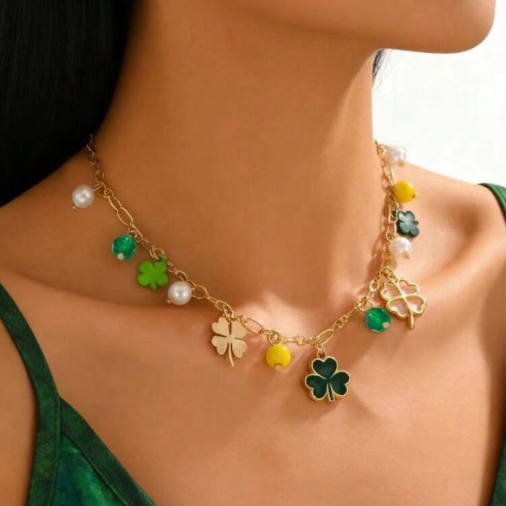 Gold and Green st Patrick’s ray shamrock Clover Charm Necklace
